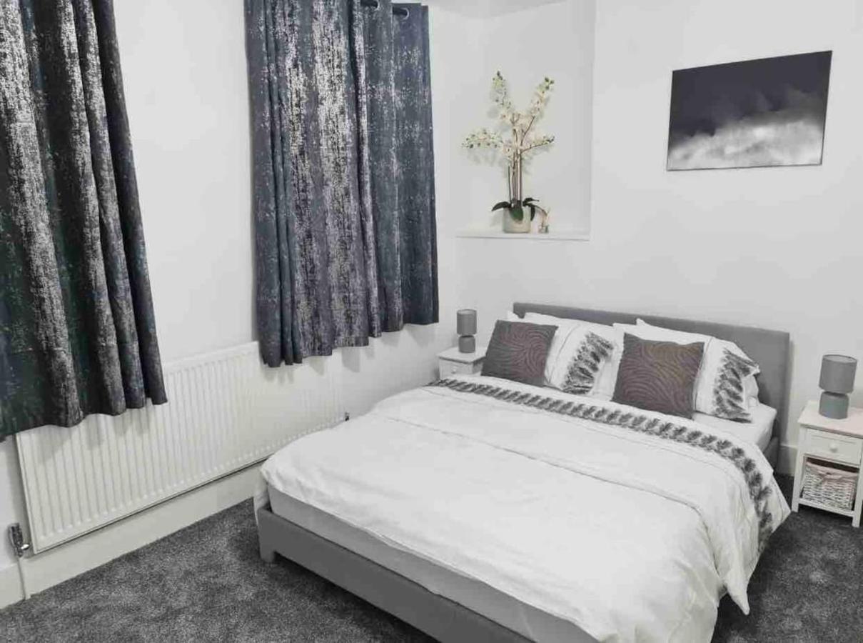 L A Place Croydon, London Villa Norwood Kültér fotó